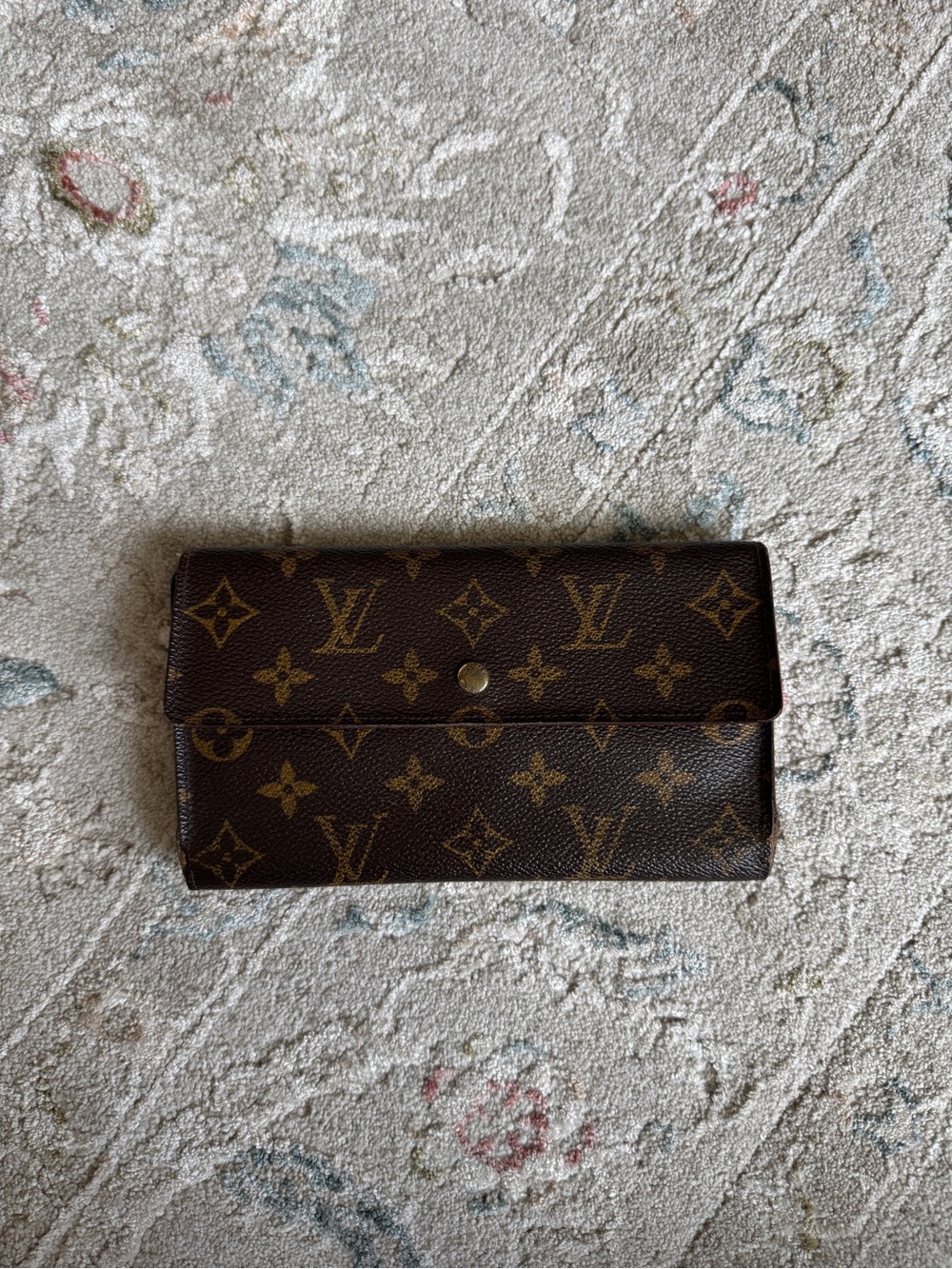 Louis Vuitton Monogram Trifold  Sarah Long Wallet  Snap Closure